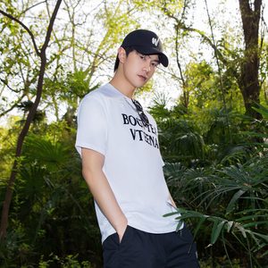 城市佐罗2022夏季时尚纯色简约白色短袖